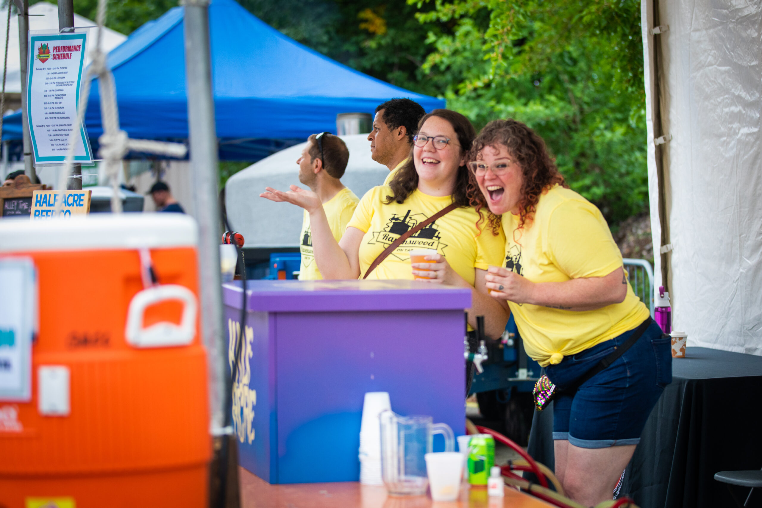 Ravenswood on Tap, pouring beer