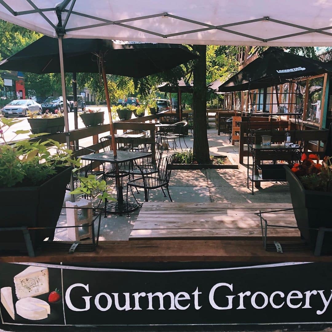 The patio at River Valley Market in Ravenswood