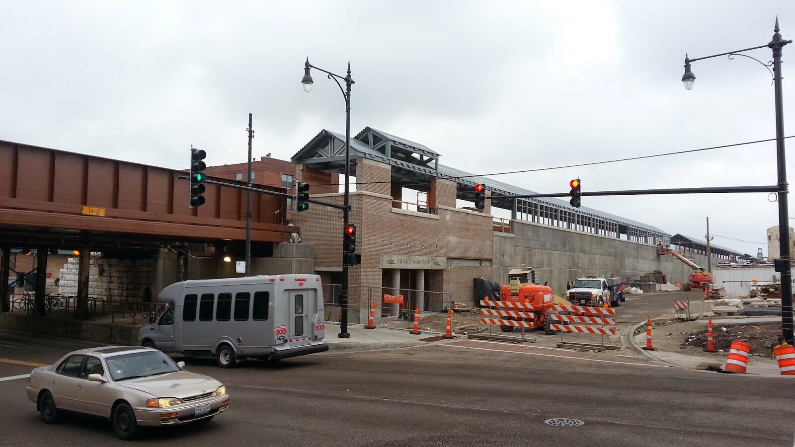 A photo of construction along Ravenswood Ave at Lawrence in 2014