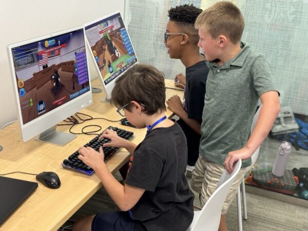 Kids play video games at iCode 